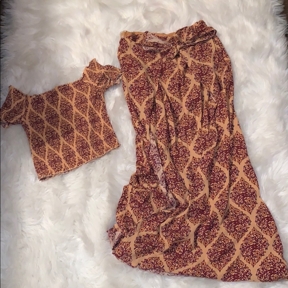 Beautiful two piece skirt set. Worn once! Size S